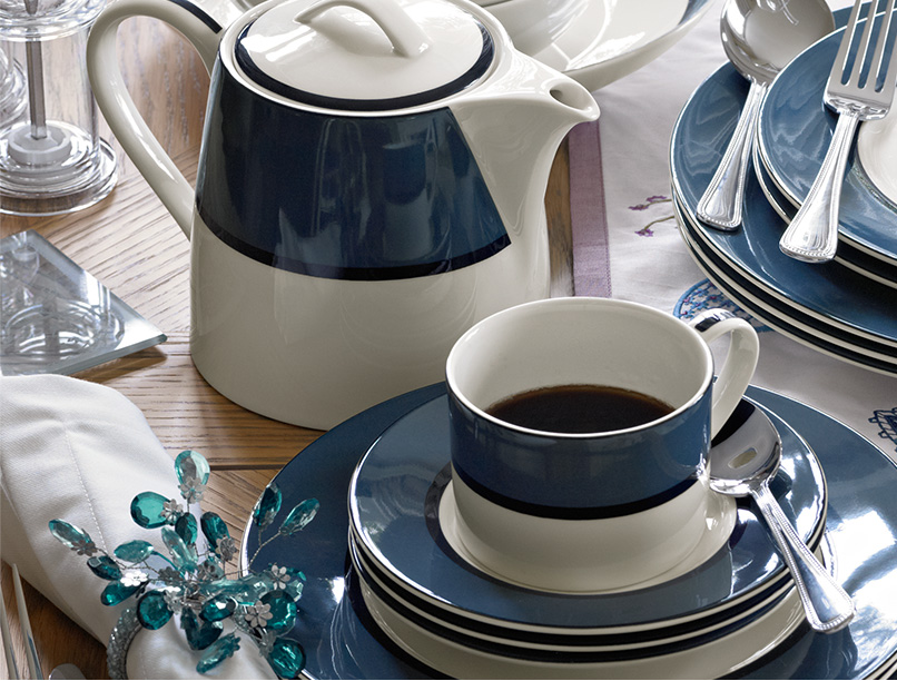 A blue and white tea set
